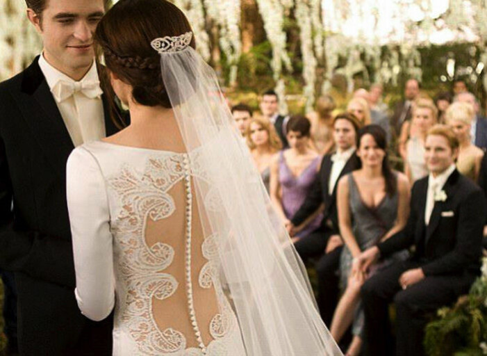 BELLAS BRÖLLOPSKLÄNNING I TWILIGHT: BREAKING DAWN