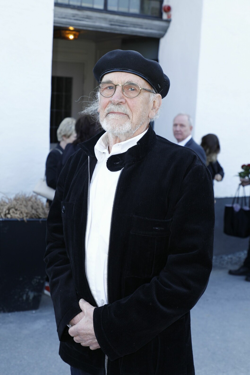 Bertil Vallien på Ulricas begravning, 2018. Ulrica drabbades av en hjärtinfarkt och somnade in, i sin makes armar. bertil vallien
