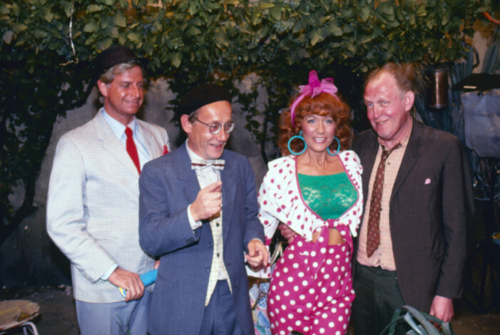 Ulf Brunnberg, Gösta Ekman, Birgitta Andersson och Björn Gustafson vid inspelning av en <span class=" italic" data-lab-italic_desktop="italic">Jönssonligan</span>-film. Ulf Brunnberg, Gösta Ekman, Birgitta Andersson och Björn Gustafson vid inspelning av en Jönssonligan-film