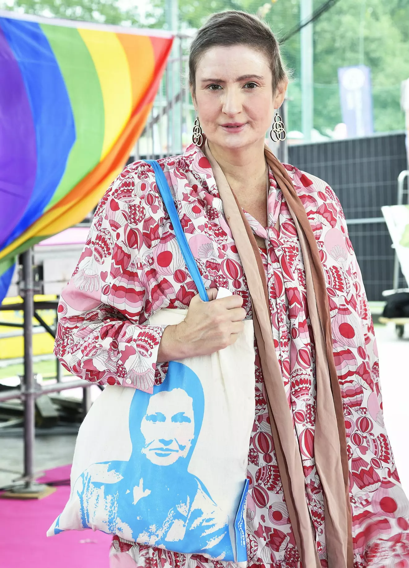Birgitta Ohlsson på Pride-festovalen 2022.