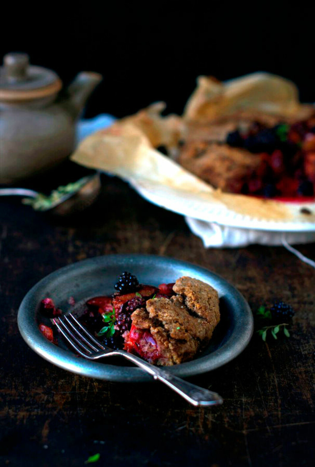 Verbena & Timjan Infuserad Plommon & Björnbärsgalette