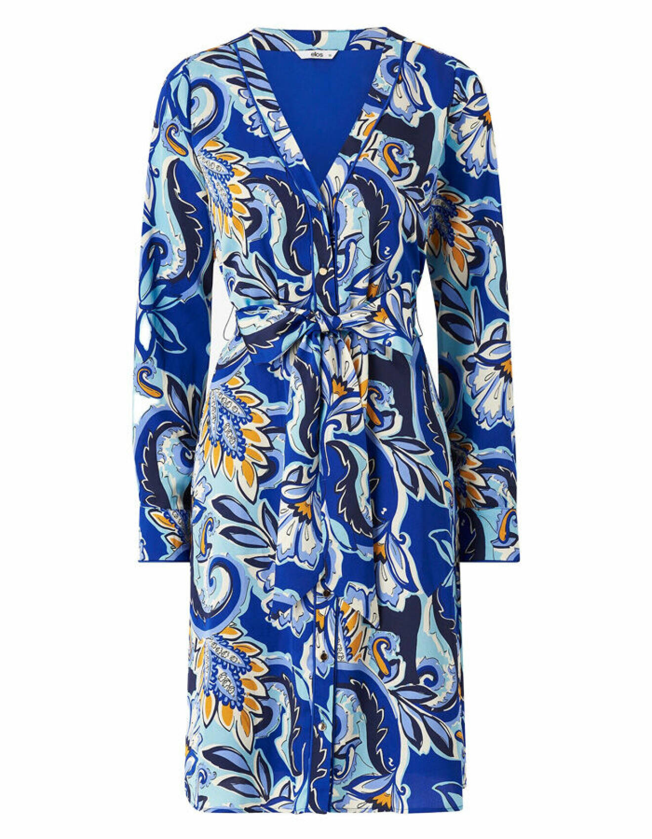 blå mönstrad klänning med knytskärp från ellos collection