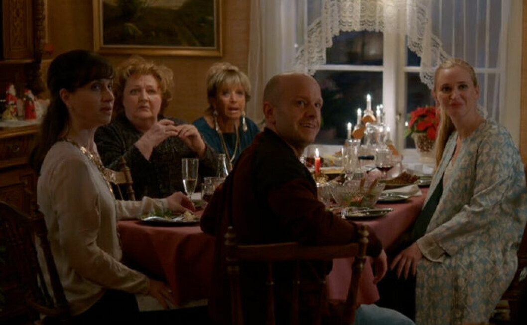 Det kan gå fint att fira jul ihop med alla ex – om såren är läkta och man sväljer prestigen. Bonusfamiljen firar jul