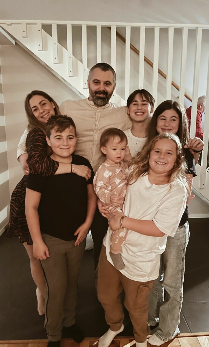I dag vill alla barnen bo samtidigt hos Marina och Filip. Hela familjen, Marina och Filip.