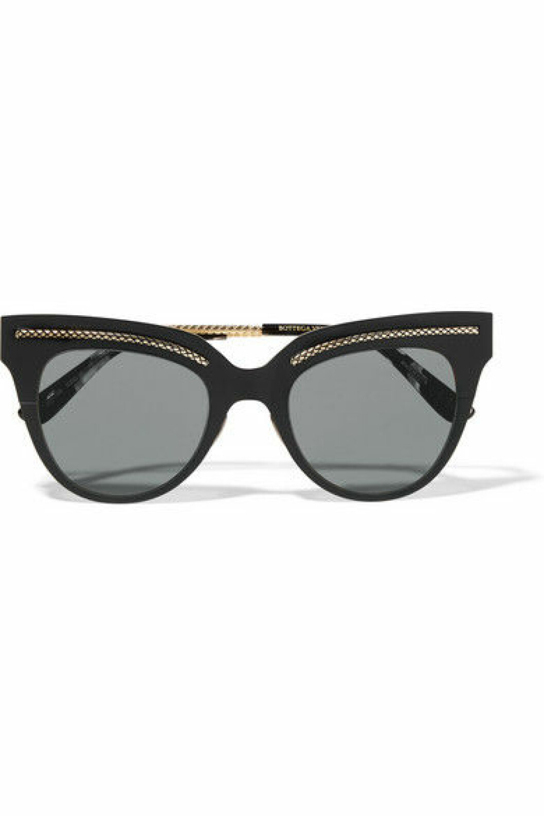 <a href="https://www.net-a-porter.com/se/en/product/712394/bottega_veneta/cat-eye-metal-sunglasses" target="_blank">Kattformade</a>, 2 900 kr, Bottega Veneta/netaporter.com solglasogon-bottega-veneta-net-a-porter