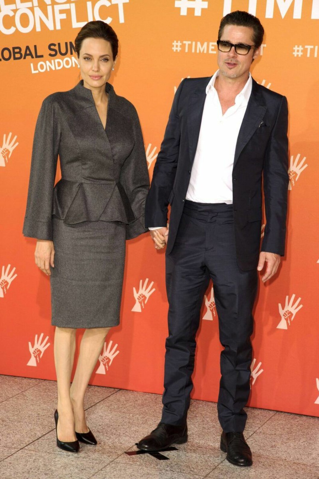 Brad Pitt och Angelina Jolie var gifta 2014-2016. Brad Pitt och Angelina Jolie håller handen på röda mattan