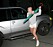 Britney Spears med ett paraply slår på en bil