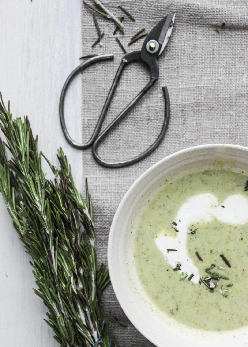Broccolisoppa med rosmarin och vitlök Broccolisoppa med rosmarin