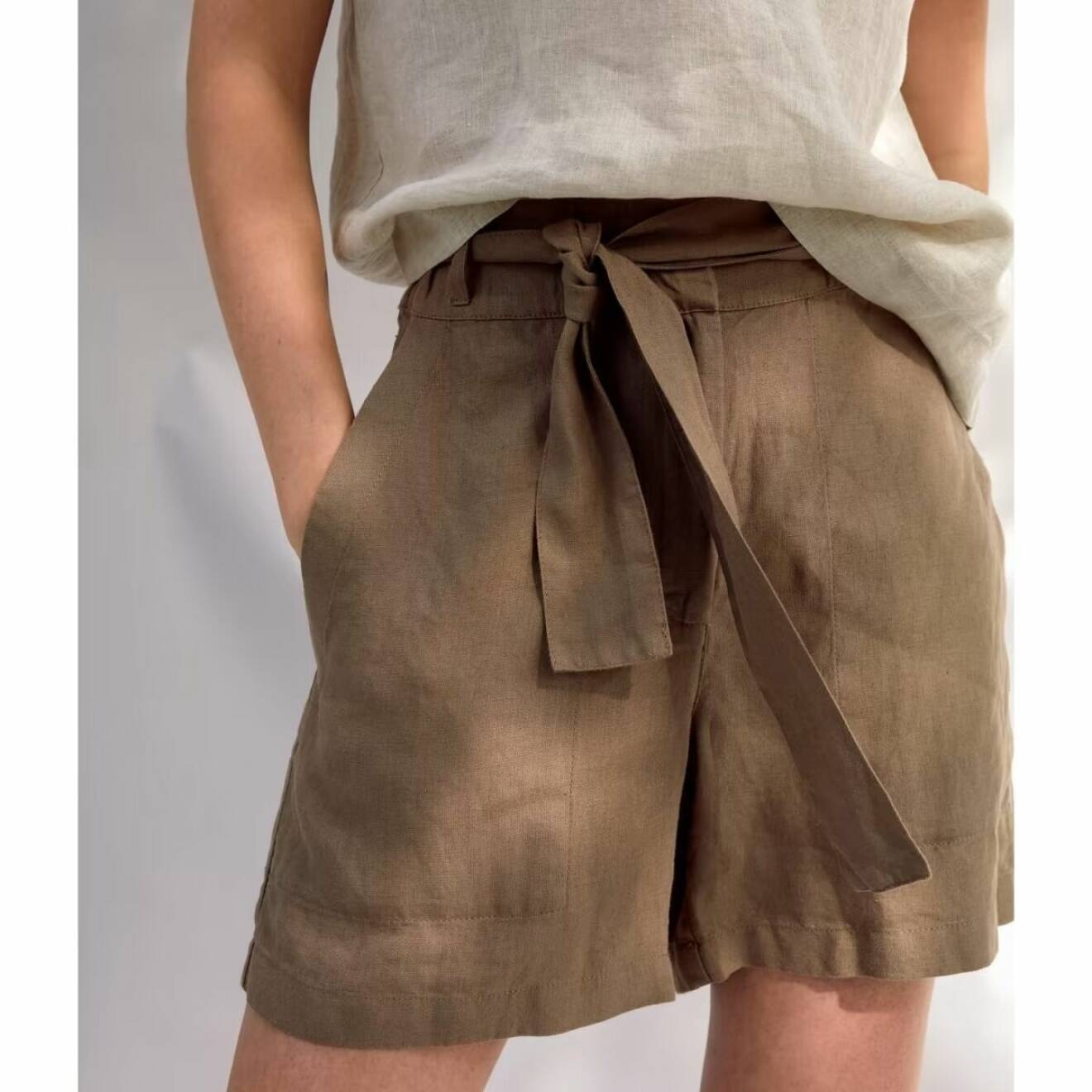 bruna shorts för dam i linne från milook