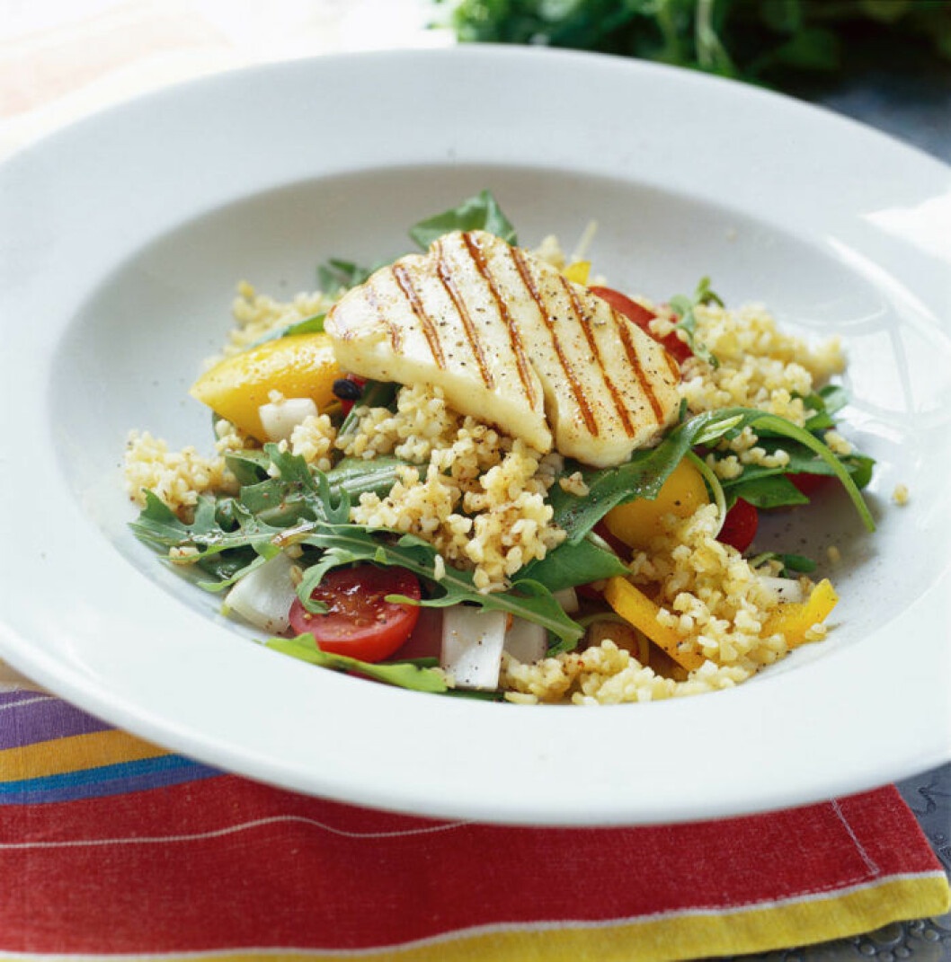 BULGURSALLAD MED GRILLAD HALLOUMI