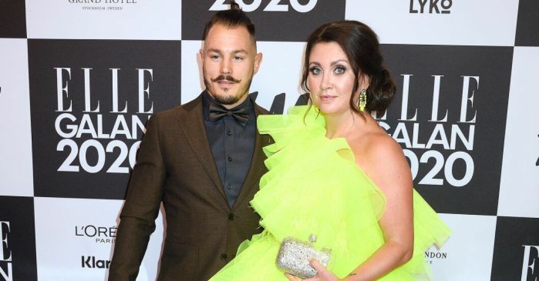 Camilla och kärleken Simon på Elle-galan. Läckberg och Simon Sköld