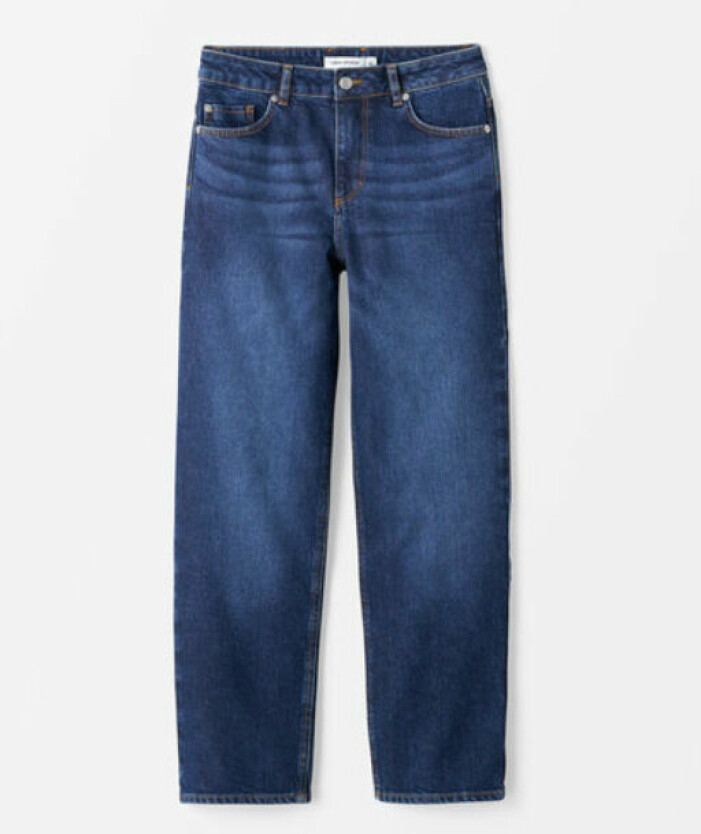 Jeans, Carin Wester. <a target="_blank" rel="nofollow" href="https://in.ahlens.se/t/t?a=1136856392&as=1218462148&t=2&tk=1&epi=an-stylisttrender-carinwester-jeans-bl%C3%A5&url=https://www.ahlens.se/Mode/byxor/jeans-15180/carin-wester-raka-jeans-elle-denim-blue-21-61008738/">Klicka på bilden för att komma direkt till produkten!</a> Raka, blå jeans från Carin Wester.