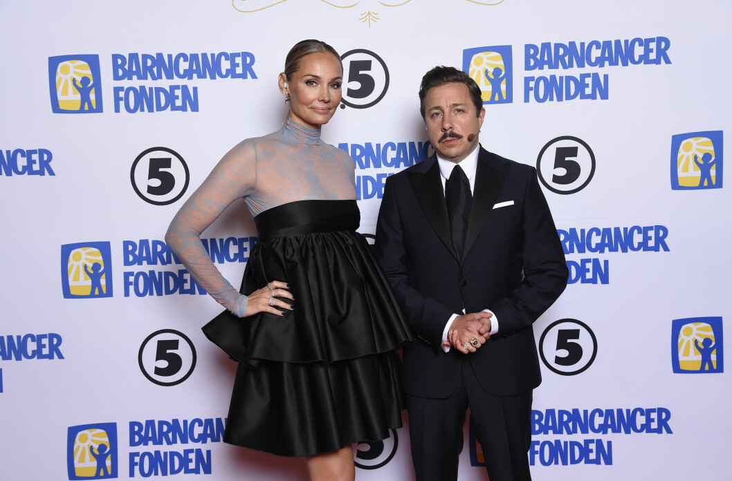 Programledarna Carina Berg och David Sundin.