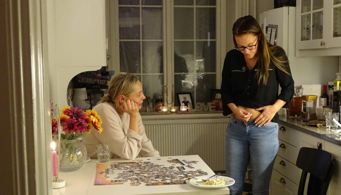 Carina Berg och Martina Lundström delar båda sin känslomässiga resa i <span class=" italic" data-lab-italic_desktop="italic">Var fan är storken? </span> Carina Berg och Martina Lundström i Var fan är storken?