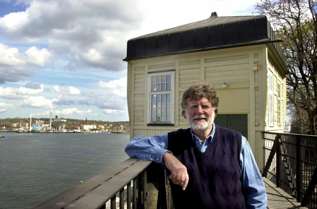 Carl Anton vid sin ateljé, belägen på Söders höjder med utsikt över större delen av Stockholm. carl anton atelje