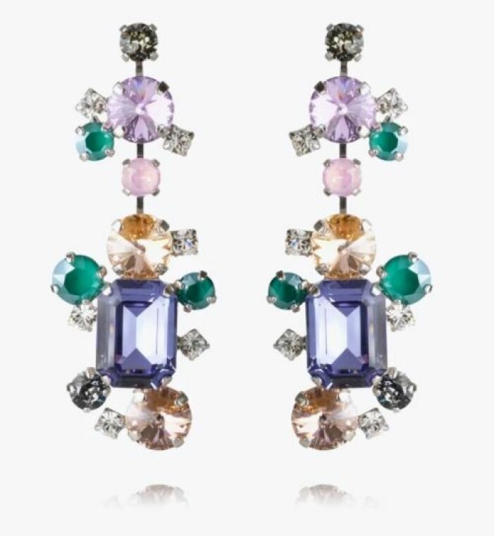 Örhängen, 1 195 kr, Caroline Svedbom. Hängande örhängen med stenar och strass i olika färger och former. Örhängen från Caroline Svedbom.