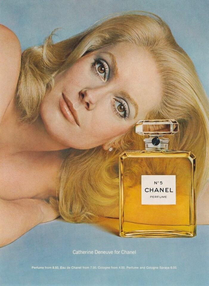 Det är inte bara Marilyn som älskat sin N° 5, här Catherine Deneuve som haft en livslång kärlek till Chanel. catherine deneuve i en annons för N° 5.
