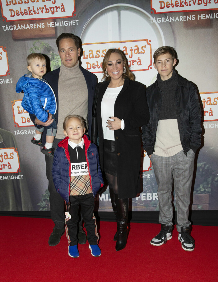 Charlotte Perrelli och Anders Jensen med barnen Adrian, Alvin, Alessio