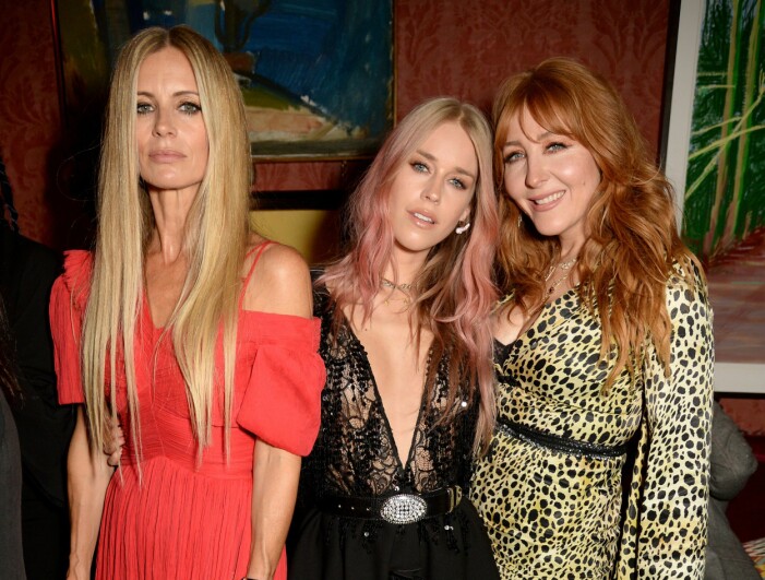 Charlotte Tilbury är en favorit hos både filmstjärnor, fotomodeller och andra celebriteter. Här på party för Victoria Beckham med skådespelerskan Laura Bailey och Guiness-arvtagerskan Lady Mary Charteris. charlotte tilbury med Laura Bailey och Mary Charteris