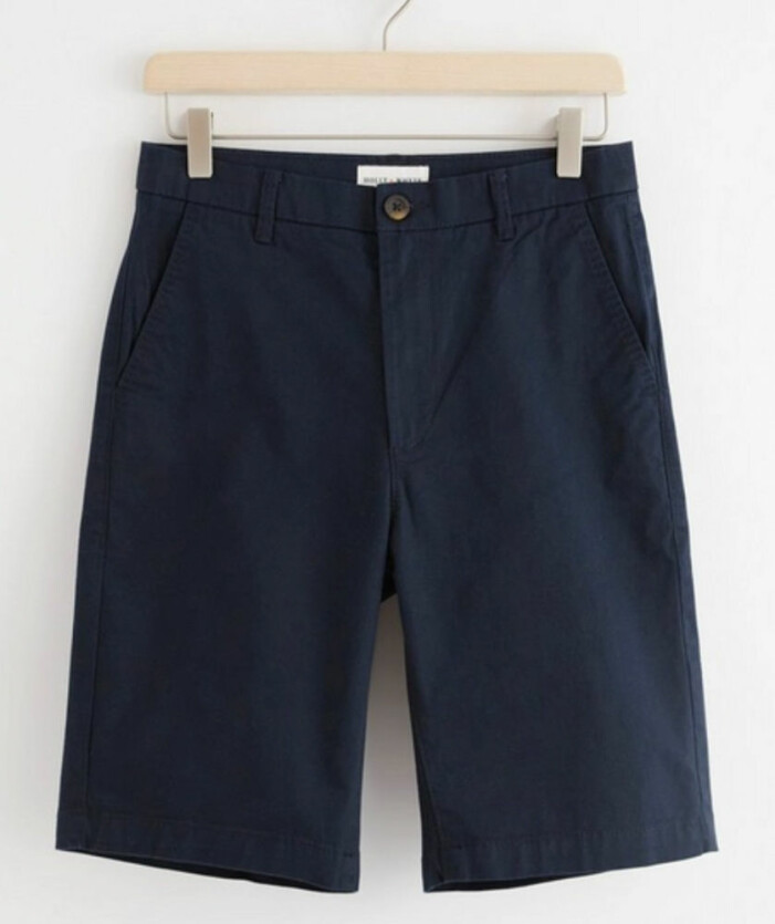Klicka på bilden för att komma direkt till shortsen. mörkblå chinosshorts