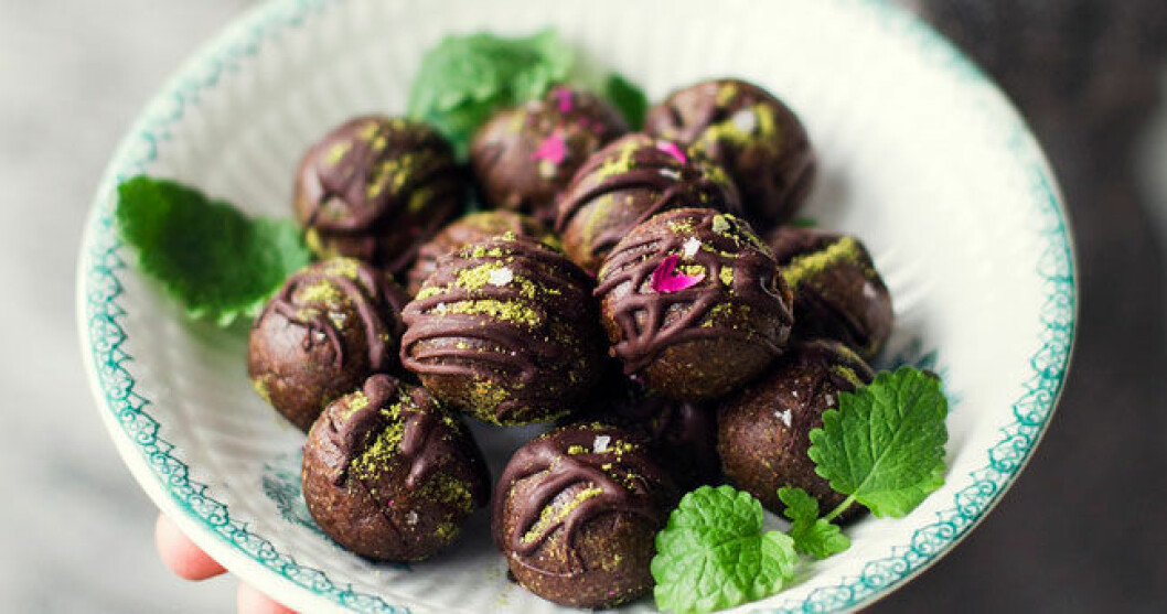 Lyxiga chokladbollar, en uppdaterad version av det klassiska receptet på chokladbollar. chokladbollar