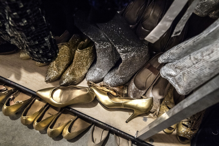 Glitter och glamour i After Darks kostymförråd i Stockholm.