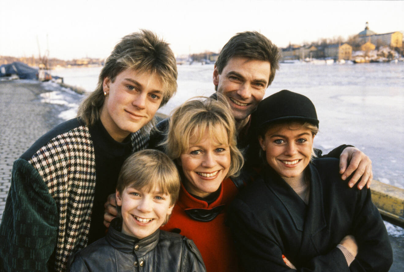 Christina Schollin med maken Hans Wahlgren och tre av sina barn – Pernilla, Niclas och Linus Wahlgren.