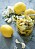 Citron- och vitlöksinlagd parmesan.
