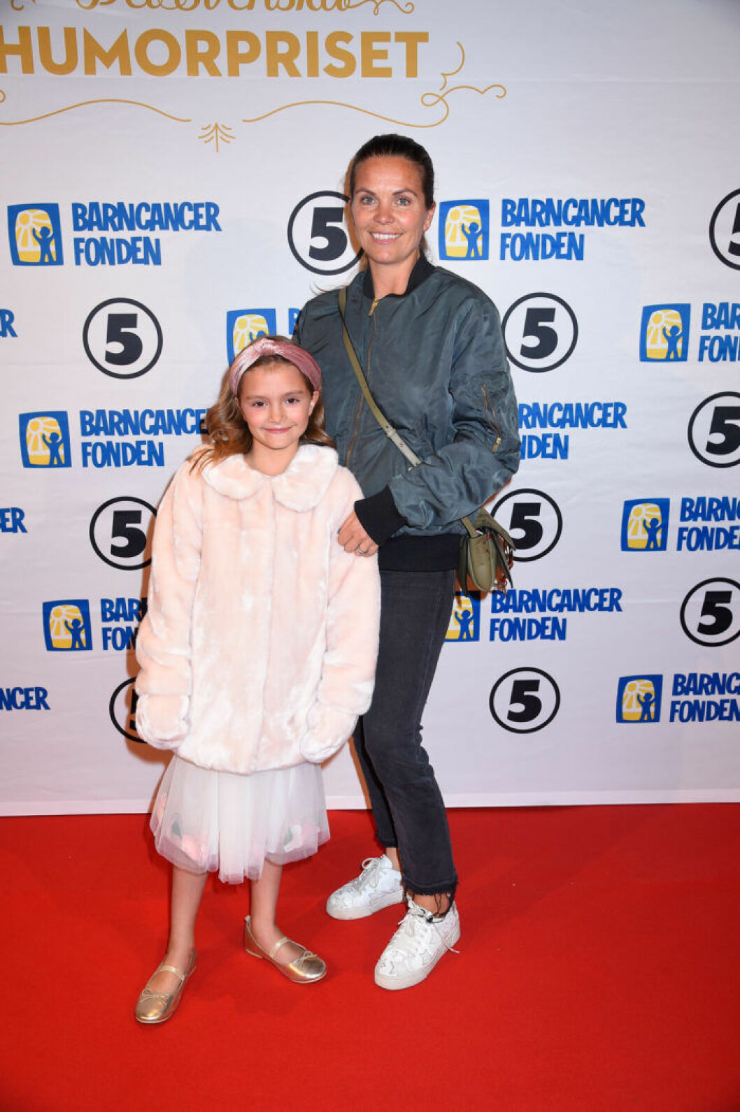 Clara Herngren med dotter Iris Herngren. Clara Herngren med dotter Iris Herngren på röda mattan på Barncancergalan 2019