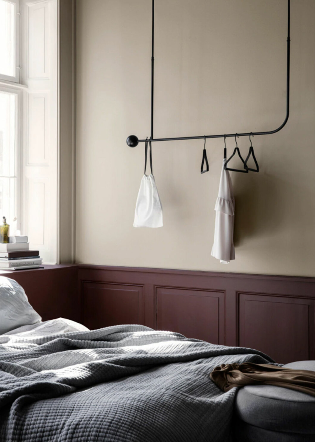 Compact living-klädförvaring i sovrummet