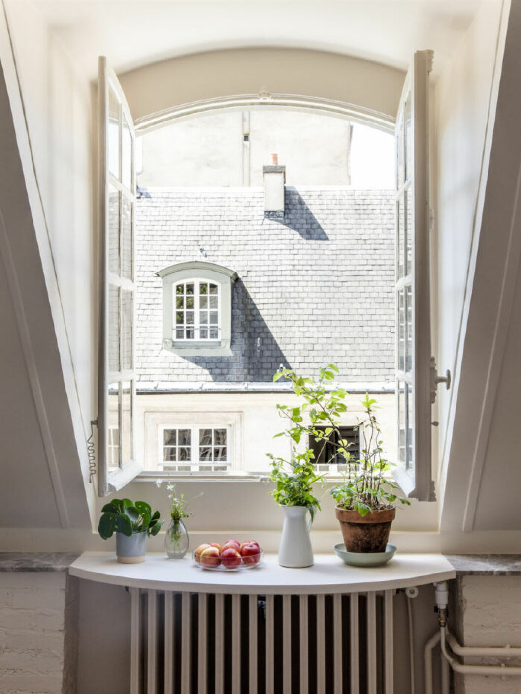 Foto: Dux Bredda fönsterbrädan för att skapa ett smart frukostbord