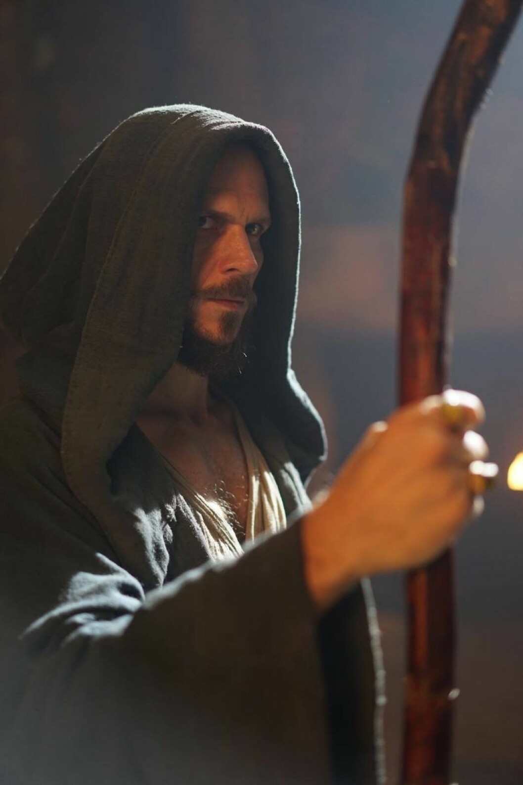Gustaf Skarsgård medverkar i <em>Cursed</em>. Gustaf Skarsgård medverkar i Cursed.