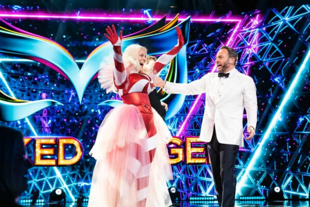 Artisten Klara Hammarström gömde sig under masken Karamellen i <span class=" italic" data-lab-italic_desktop="italic">Masked Singer</span>.