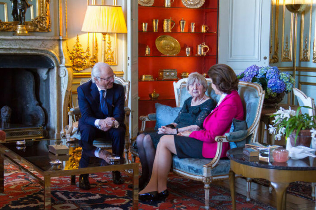 Dagny Carlsson på besök hos kung Carl XVI Gustaf och drottning Silvia. Bild: Kungahuset.se