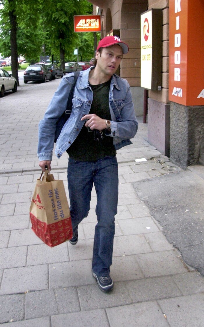 En av de första bilderna på prins Daniel efter att det avslöjats att han var kronprinsessan Victorias nya kärlek.
