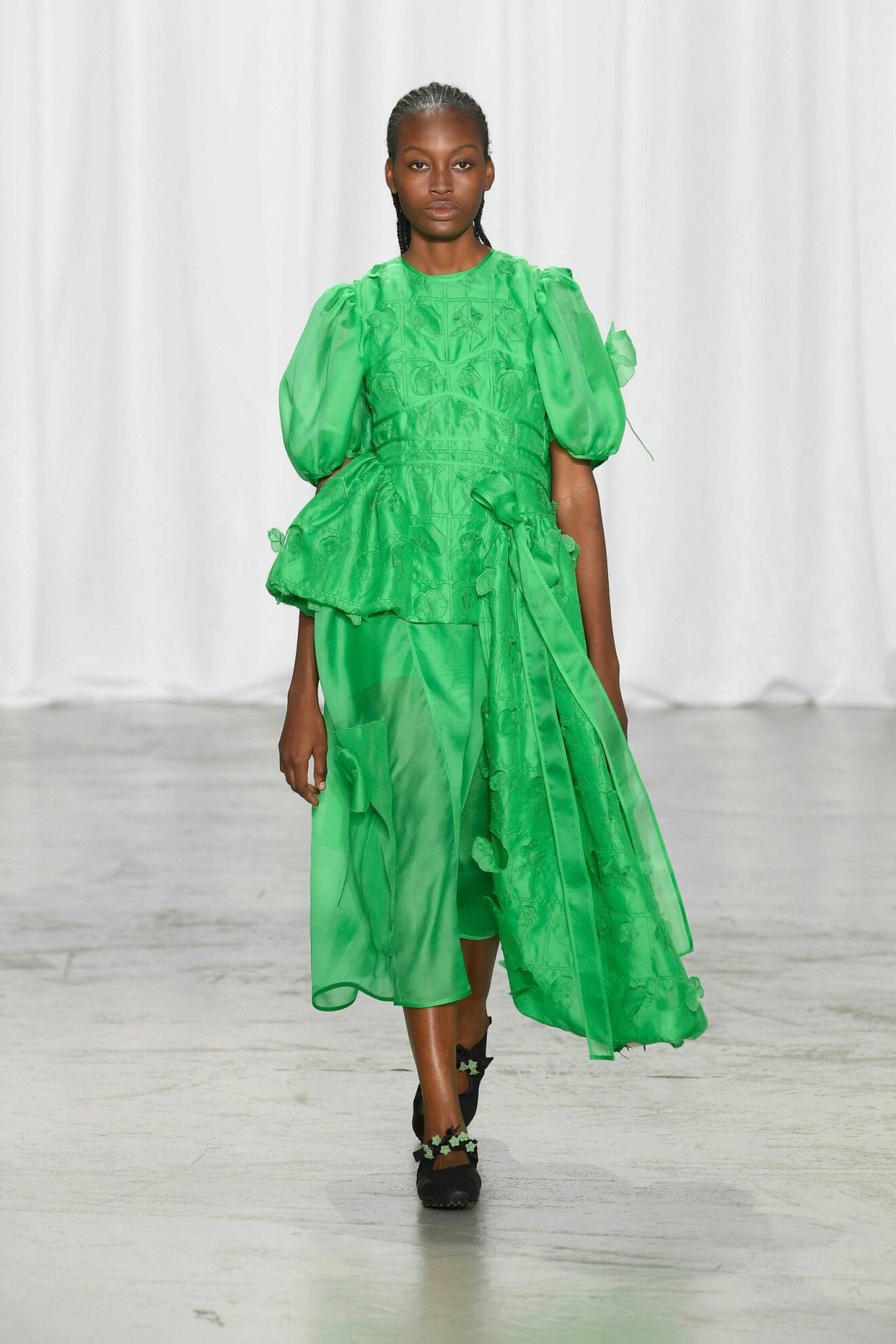 Danska designern Cecile Bahnsen grön klänning.