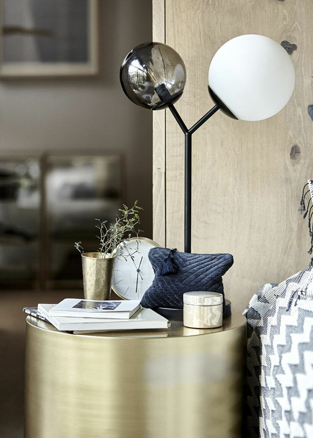 Foto: House Doctor Svart lampa med runda ljuskällor från House Doctor, hösten 2018