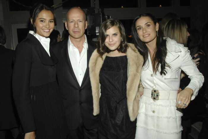 Bruce, Demi, dottern Talulah och Bruce fru Emma. Bruce, Demi och Emma