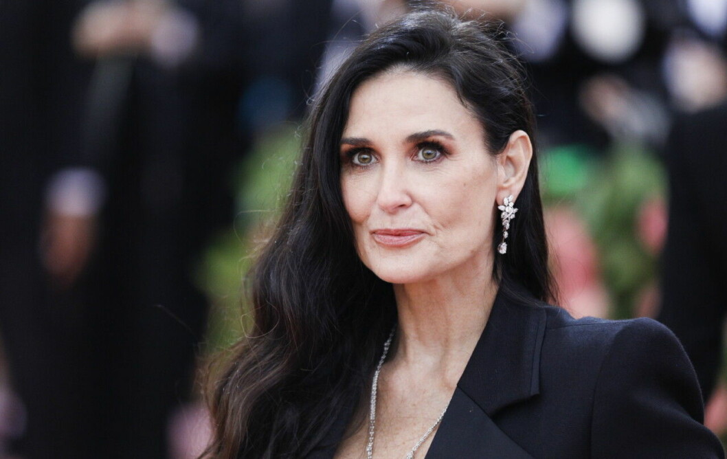 Du kan nu gissa vilken näve Demi Moore föredrar. Demi Moore