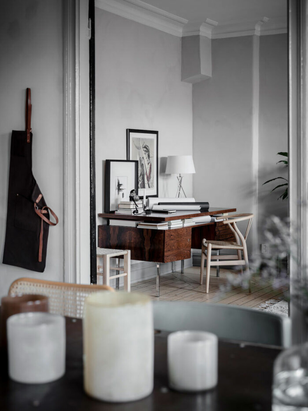 Styling: Livin deco. Foto: Anders Bergstedt för <a href="https://entrancemakleri.se/" target="_blank" rel="noopener">Entrance mäkleri</a>/mäklare Erika Bergholm Neutrala färger skapar en tidlös känsla i ett rum