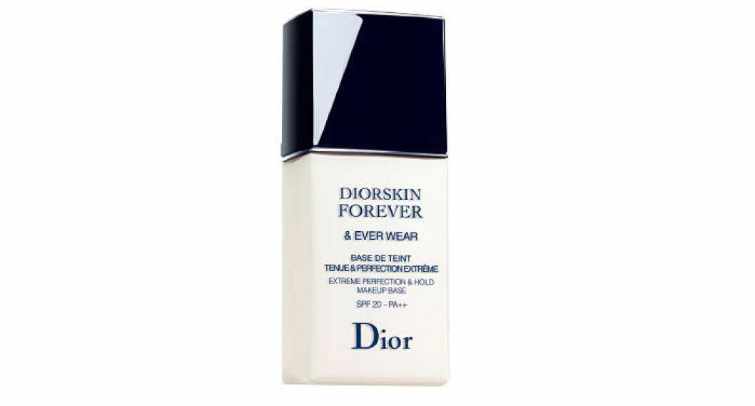 Förutom att Extreme Perfection & Hold Makeup Base SPF 20 slätar ut hyn är den också lätt tonad och innehåller solskydd, vilket gör att du kan använda den som enda underlag. Från Diors nya serie Forever & Ever Wear. Ca 440 kr. Förutom att Extreme Perfection & Hold Makeup Base SPF 20 slätar ut hyn är den också lätt tonad och innehåller solskydd, vilket gör att du kan använda den som enda underlag. Från Diors nya serie Forever & Ever Wear. Ca 440 kr.