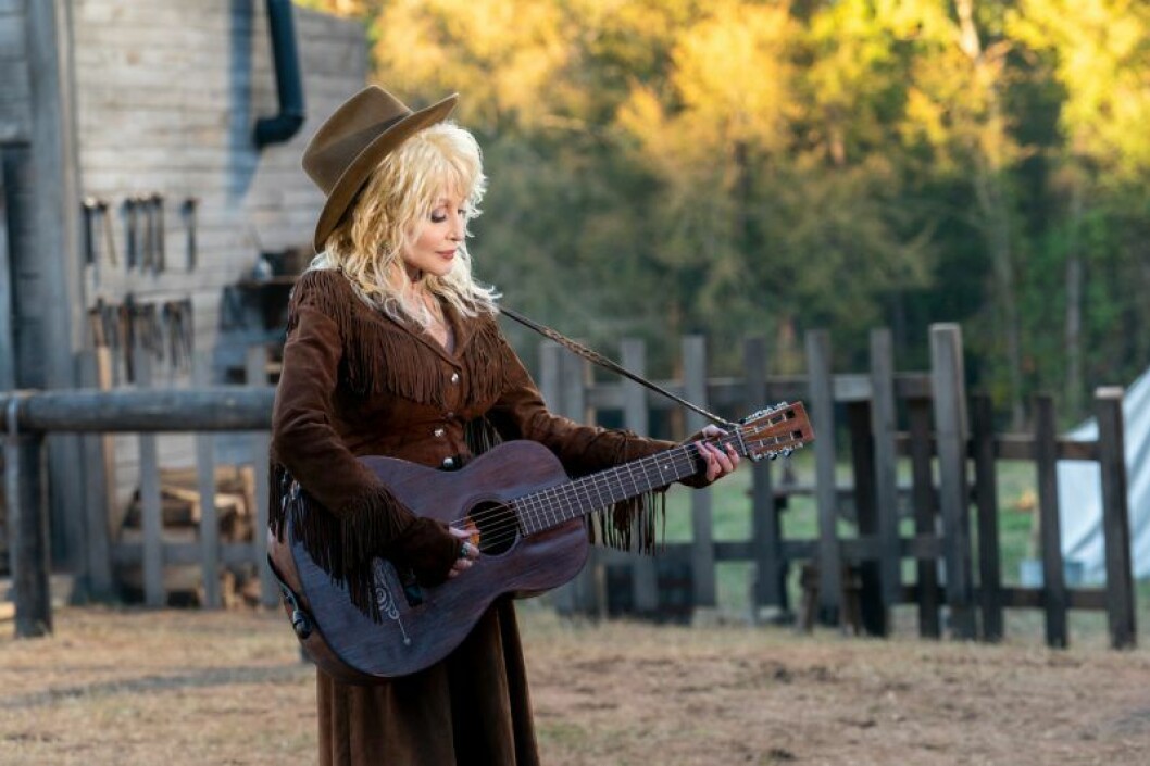 <em>Dolly Parton’s Heartstrings</em> har premiär på Netflix i november. Dolly Parton's Heartstrings har premiär på Netflix i november.
