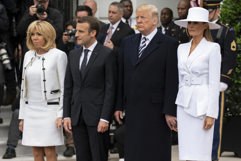 Donald Trump vill ofta hålla Melanias handi offentliga sammanhang. Men fler än en gång har hon dragit undan sin.