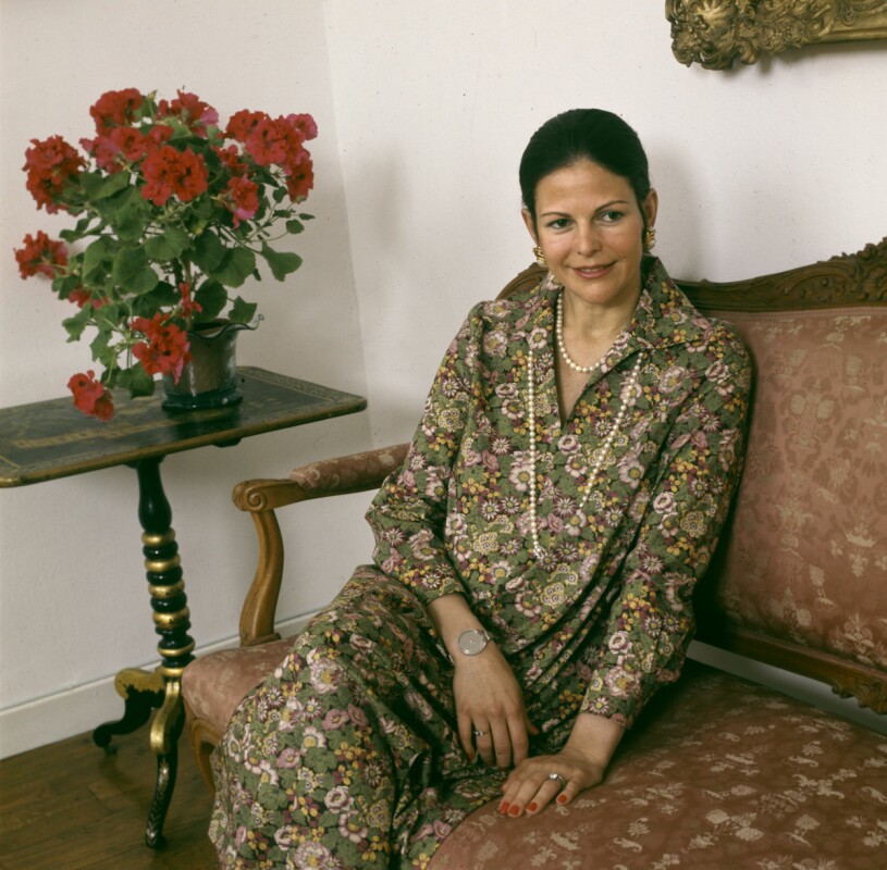 Drottning Silvia i blommig klänning 1977
