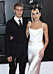 En bild på sångerskan Dua Lipa och modellen Anwar Hadid på Grammy Awards 2020.