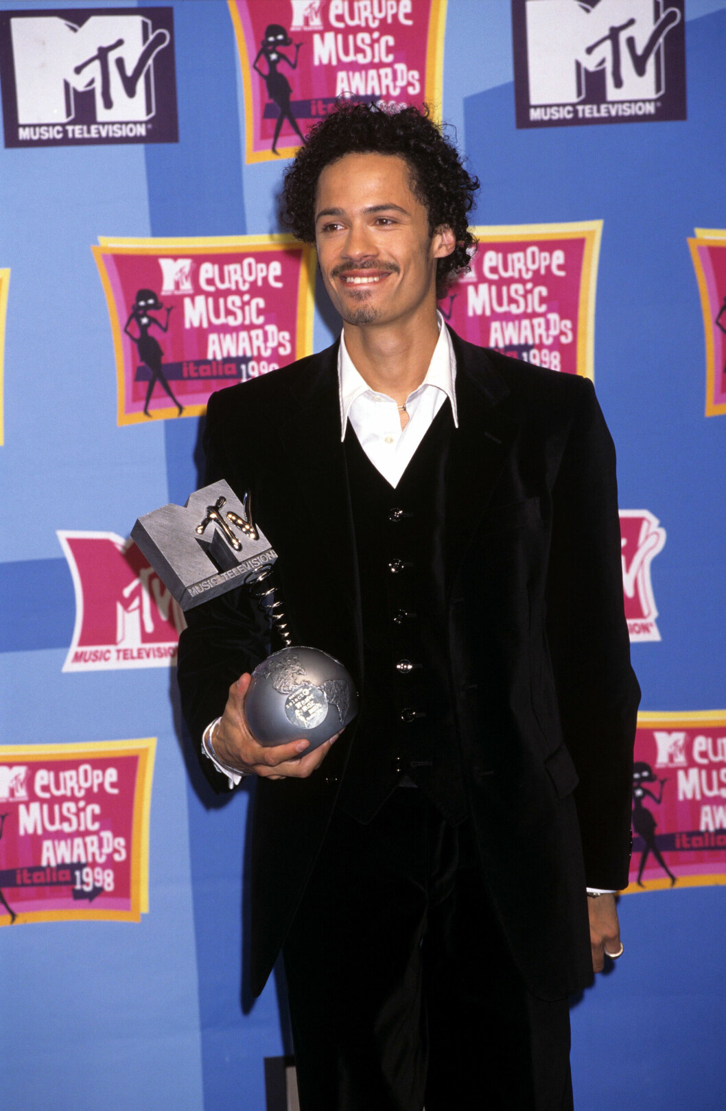 På The MTV Music Awards, London, 1998. eagle eye cherry mtv
