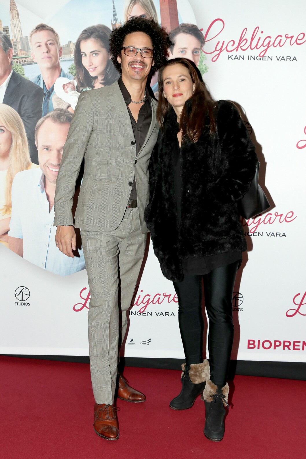 Eagle-Eye Cherry och flickvännen Sofia Weman på galapremiär 2018. eagle eye cherry sofia