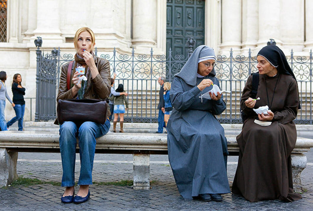Julia Roberts spelar huvudrollen i <em>Eat, Pray, Love</em>. En bild på skådespelerskan Julia Roberts i filmen Eat Pray Love.