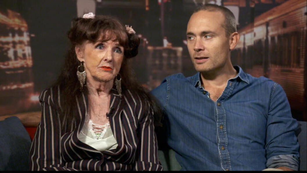 Mästarna från två tidigare säsonger återvänder i På spåret. Elisabet Höglund och Jesper Rönndal får finna sig i att ha favorittryck. Bild. SVT Elisabet Höglund och Jesper Rönndal får finna sig i att ha favorittryck i På spåret
