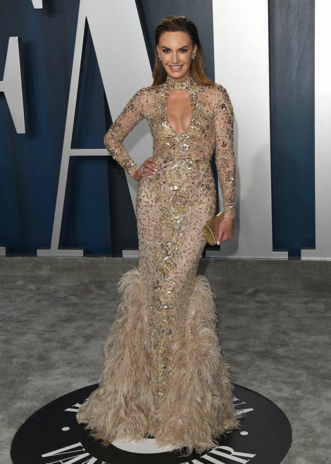 Elizabeth Chambers. Elizabeth Chambers i guldig klänning